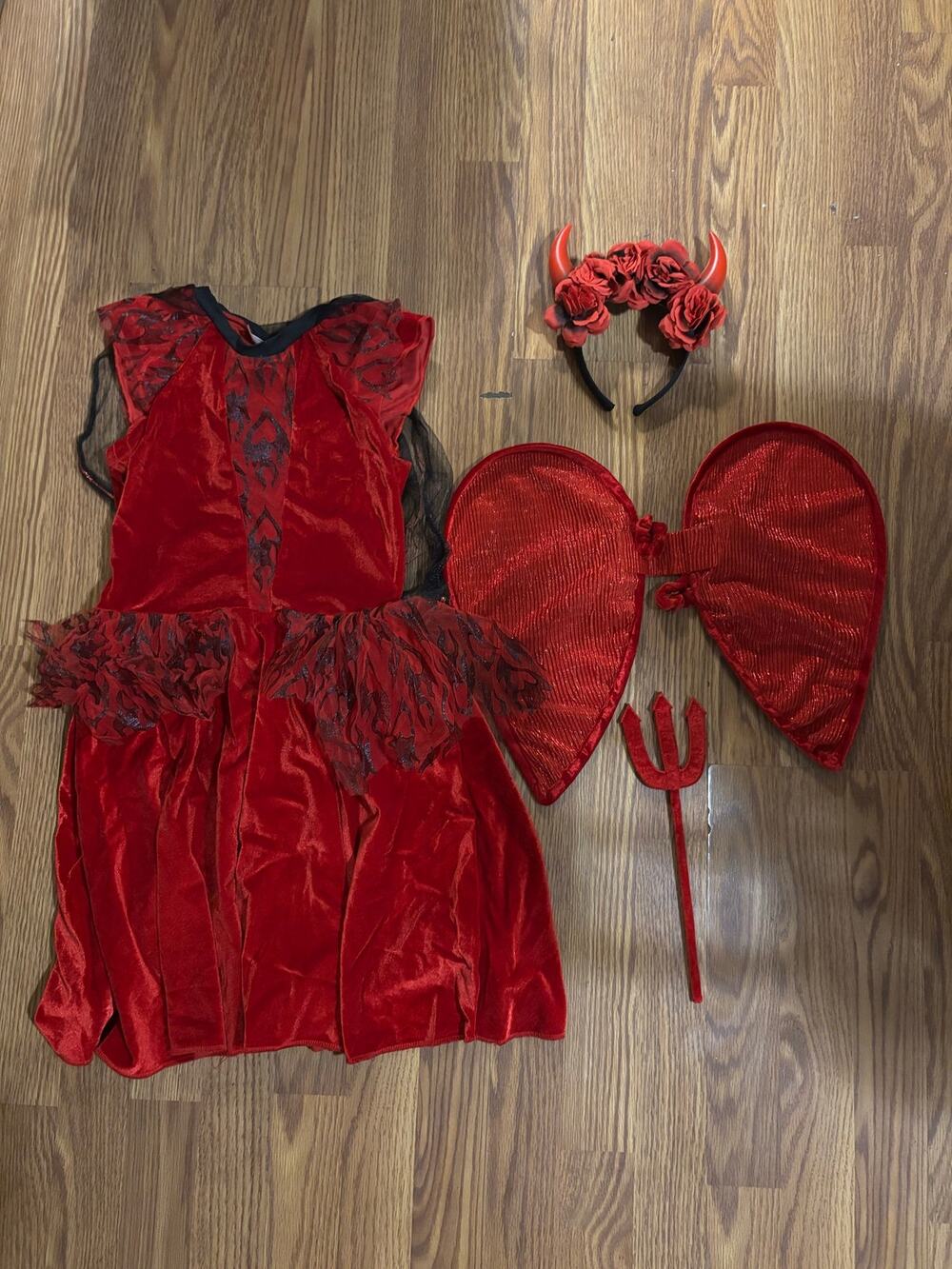 Devil/ Demon Wings Pitchfork Creepy Spooky Spirit Halloween Costume